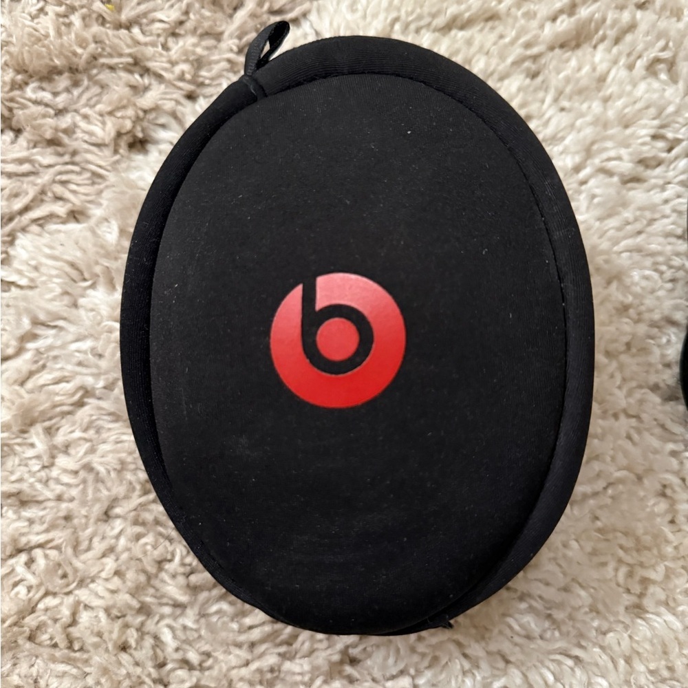 Beats by Dre Solo2 Wired Headphones​ - Picture 7 of 7
